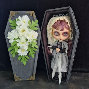 Gothic Wooden Coffin for Blythe Doll: Dark Display Prop, Mourning Décor