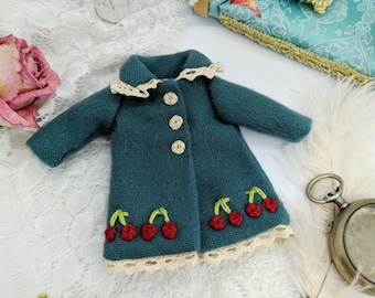 vintage coat for Blythe, Pullip, Momoko, Doll Clothing