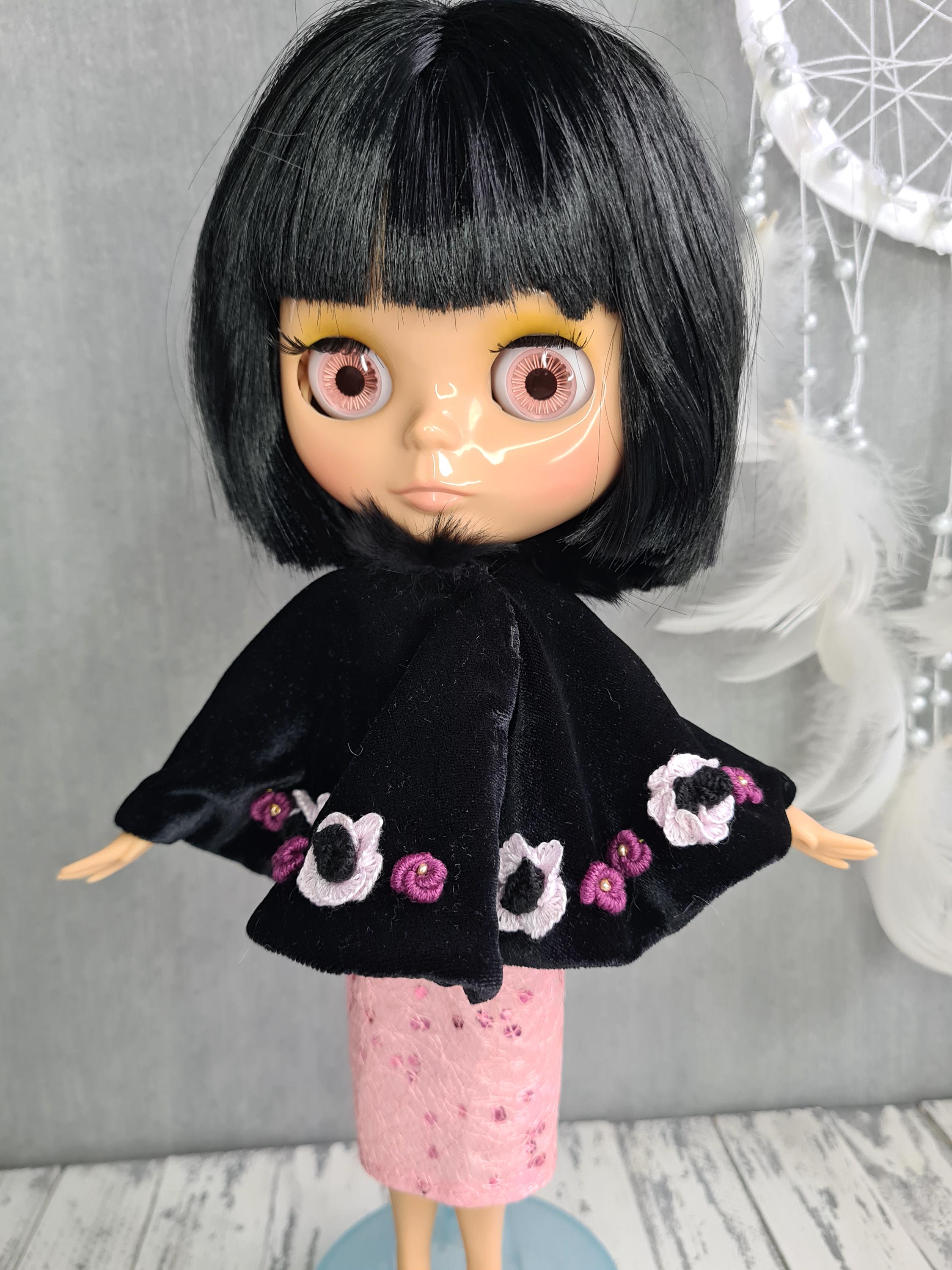 il_fullxfull.5375370870_5vl4.jpg Blythe Doll Goth Cape main image 1