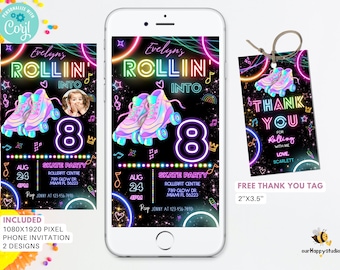 Pode incluir: Convite para uma festa de patins com luzes neon rosa, azul e amarelo para o oitavo aniversário de uma criança. O convite inclui o texto "Rollin' Into 8" e a data e hora da festa de patins. Também está incluído um cartão de agradecimento gratuito com o texto "Obrigado por andar comigo".