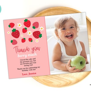 Tarjeta de agradecimiento editable con forma de baya, tarjeta de agradecimiento con foto de fresa, descarga instantánea de fiesta de bayas, cumpleaños de niña de frutas SB01