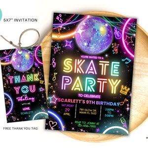 Puede incluir: Una invitación a una fiesta de patinaje con colores neón rosa, azul, verde y amarillo, con una bola de discoteca y el texto "Estás invitado a una fiesta de patinaje para celebrar el 9º cumpleaños de Scarlett".