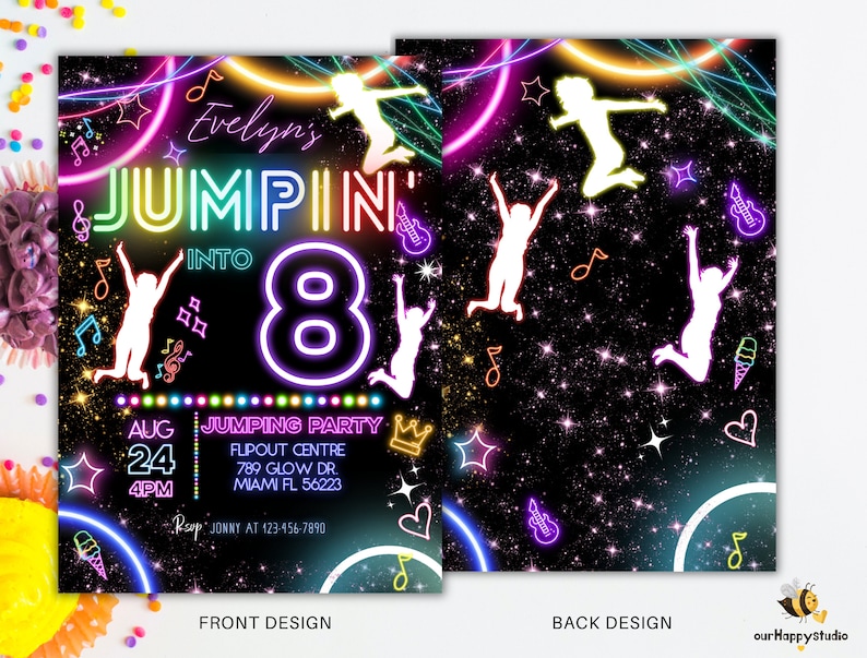 Puede incluir: Invitaci&oacute;n de cumplea&ntilde;os de color rosa, azul y verde ne&oacute;n sobre un fondo negro con estrellas. La invitaci&oacute;n dice "Evelyn's Jumpin' Into 8" e incluye detalles para una fiesta de salto.