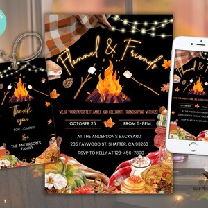 Puede incluir: Invitación imprimible para una fiesta de Friendsgiving con el tema "Flannel & Friends". La invitación presenta una fogata con malvaviscos, una manta a cuadros y una taza de chocolate caliente. El texto de la invitación dice "¡Usa tu franela favorita y celebra Friendsgiving con nosotros!" El 25 de octubre de 5 a 8 pm en el patio trasero de los Anderson. RSVP a Kelly al 123-456-7890.