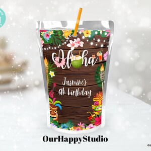 Pode incluir: Etiqueta de caixa de suco com tema Aloha com fundo de madeira, flores tropicais e um coco. O texto diz "Aloha" e "Jasmine's 6th birthday".