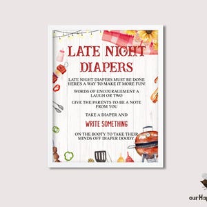 Op de afbeelding: Een printbaar bord met een aquarel achtergrond met een grill, hotdogs en spiesjes. Het bord zegt "Late Night Diapers" en bevat instructies voor gasten om bemoedigende berichten voor de aanstaande ouders te schrijven.