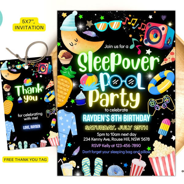 Può includere: Un invito nero e verde neon per una festa in piscina in pigiama per celebrare l'ottavo compleanno di Rayden. L'invito presenta un'illustrazione di un galleggiante per piscina, un controller per videogiochi e un sacco a pelo. Il testo sull'invito recita: "Unisciti a noi per una festa in piscina in pigiama per celebrare l'ottavo compleanno di Rayden. Sabato 25 luglio, dalle 17:00 alle 10:00 del giorno successivo, 234 Kenny Ave, Rouse Hill, NSW 5678, RSVP Kelly al 123-456-7890. Non dimenticare il sacco a pelo e il cuscino."