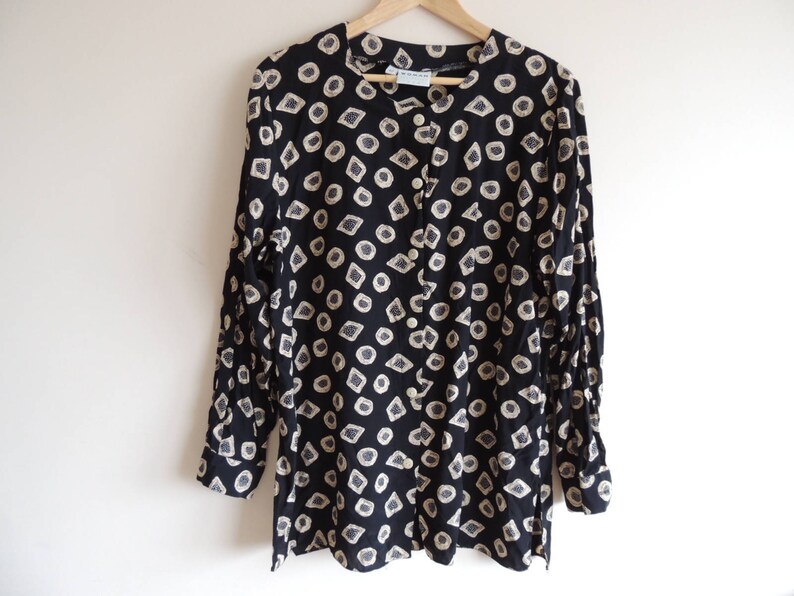 size 40 Vintage H /& M Black anf beige blouse tunic with row of buttons and side splits