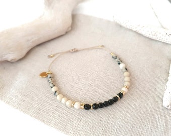 Personalizable beaded bracelet - Dalmatian jasper, onyx and fossil beads - semi-precious stones/stainless steel - black/gold handmade engraving