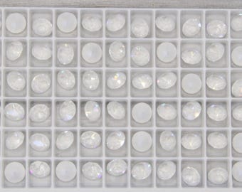 XIRIUS Austrian Crystal Chatons: Elect. White Ignite SS39 (8mm) Foiled