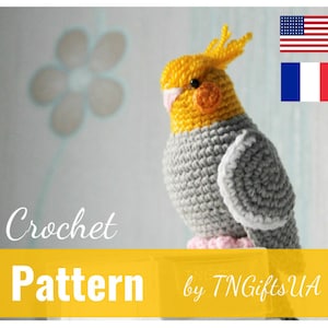 Puede incluir: Patrón de crochet para un pájaro cacatúa gris y amarillo con un pico rosa. El patrón es de TNGiftsUA.