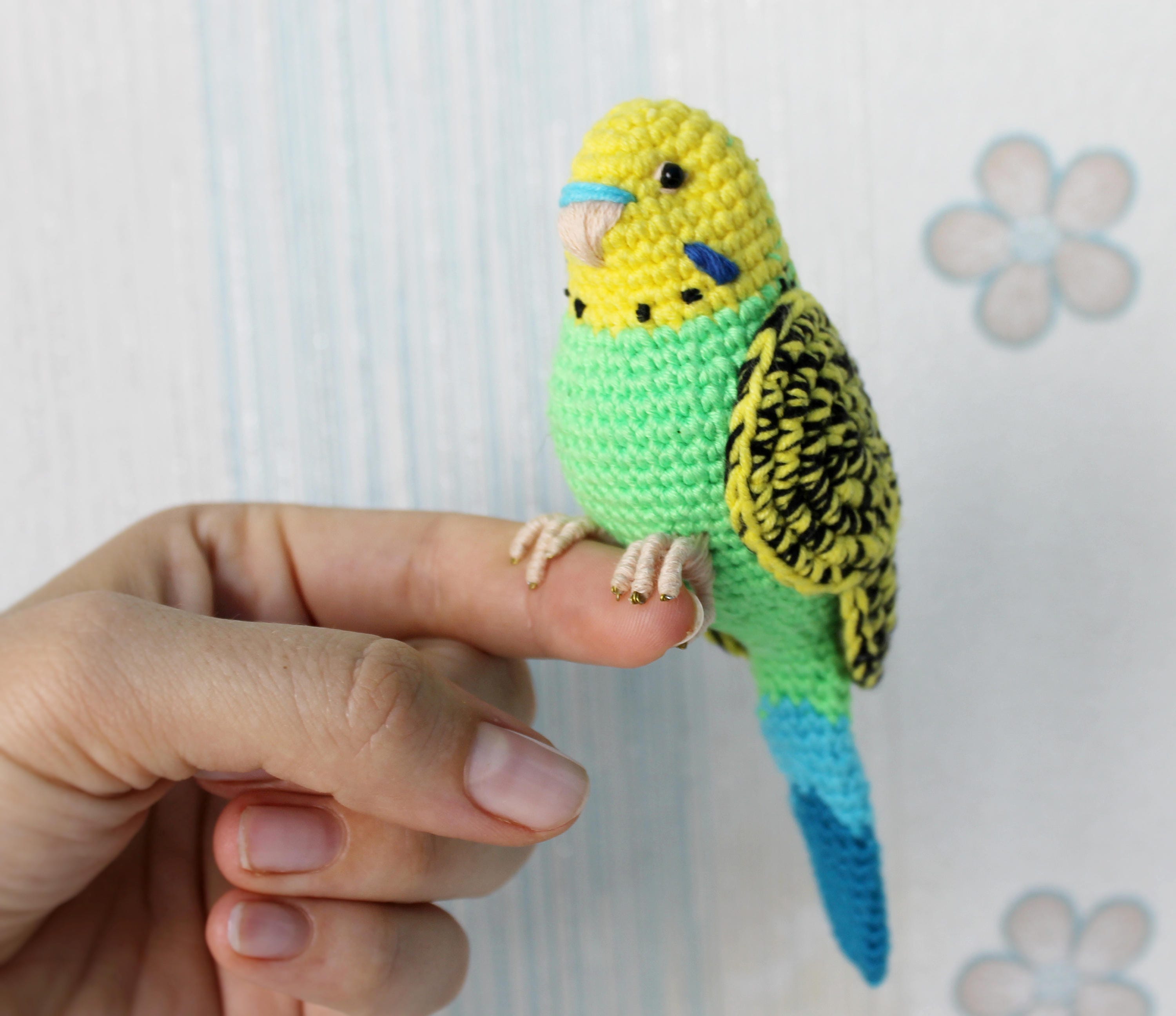 かぎ針編みのセキセイインコのパターン：リアルなアミグルミの鳥の足