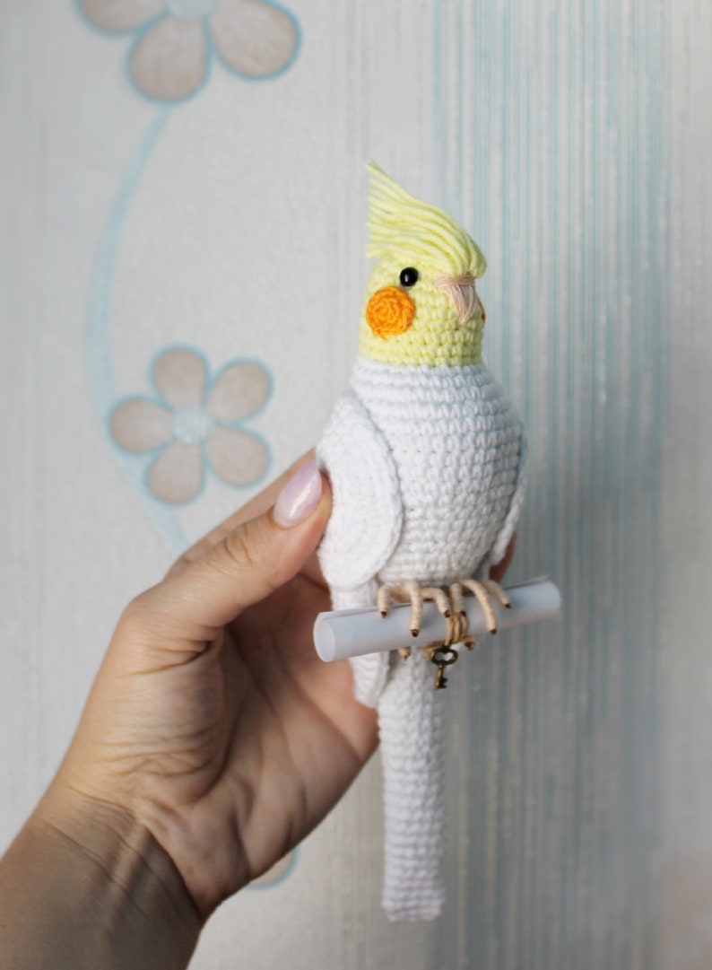 Patrón DIY de loro de ganchillo Fácil Tutorial PDF Amigurumi Cockatiel animal de peluche Pájaro de año nuevo Decoración de ganchillo Adorno de pájaro blanco pérdida de mascota imagen 6