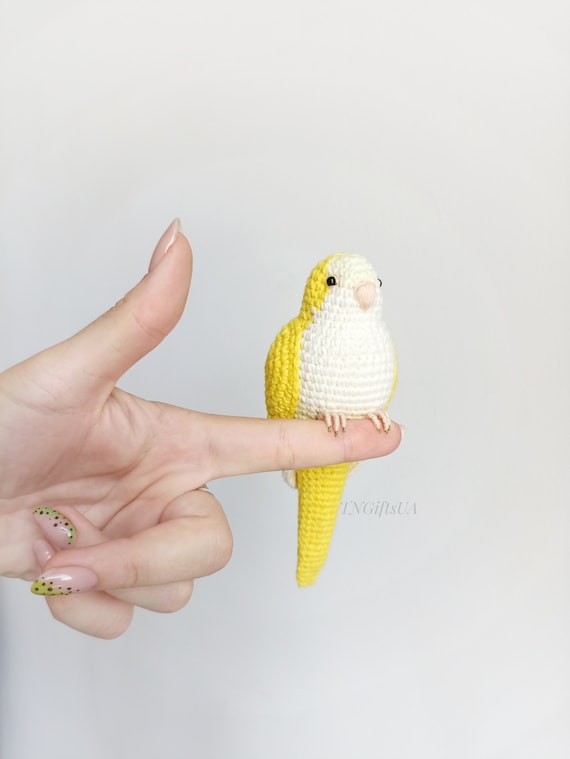 黄色いオウム かぎ針編みの彫刻 モンクインコ あみぐるみ