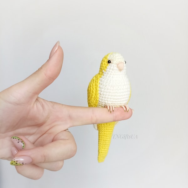 Gelber Quaker Papagei Gehäkelte Skulptur Mönchssittich Amigurumi Miniatur Plüschtier Tierliebhaber Geschenk