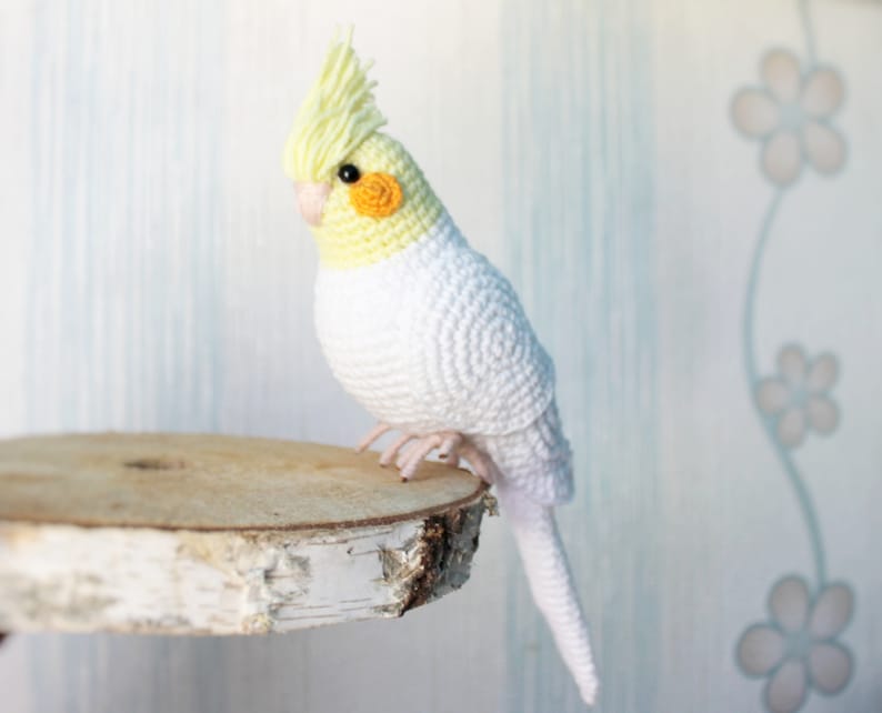 Patrón DIY de loro de ganchillo Fácil Tutorial PDF Amigurumi Cockatiel animal de peluche Pájaro de año nuevo Decoración de ganchillo Adorno de pájaro blanco pérdida de mascota imagen 2