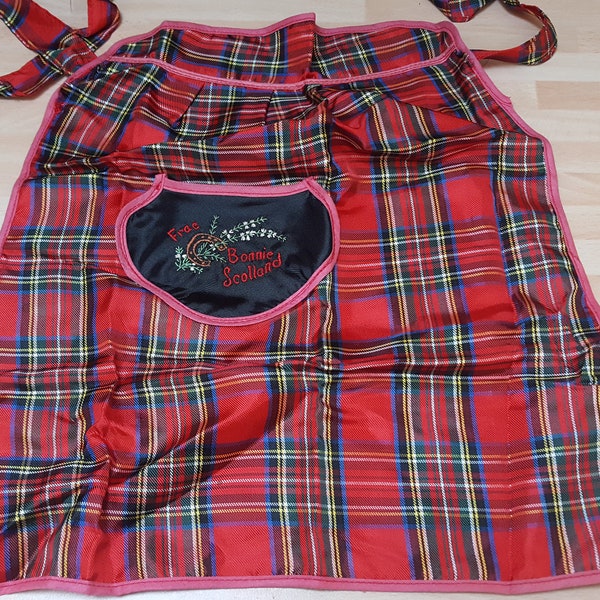 vintage tartan scottish gaelic bib dolls dress kitsch apron ? unusual 1950s souvenir piece low price