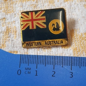 vintage souvenir western australia flag badge brooch 1960s 70s holiday piece oz state