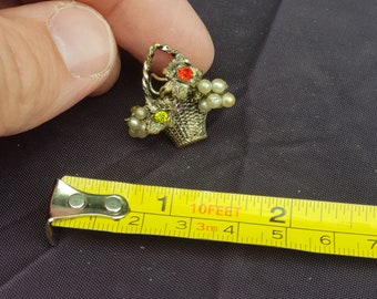 vintage kitsch 1950s small floral flower brooch badge piece jewellery unusual design piece