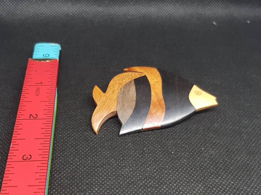 ヴィンテージ ミニマリスト 木製 魚 フォークアート ブローチ バッジ