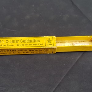 vintage 1920s 30s len pasmanteria tkanina metki imienne element do szycia przedmiot reklamowy nietypowy