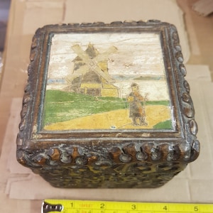 antique 1900s wooden dutch netherlands souvenir box trinket piece kitsch item pattern holiday treen
