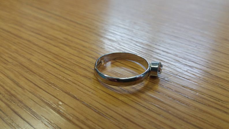 Autumn Wardrobe US 7 UK N Vintage Silvertone Crystal Ring Kitsch Chic