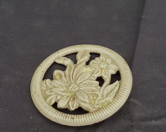 vintage make do and mend 1940s brooch floral flower piece minimalist simple item jewellery piece
