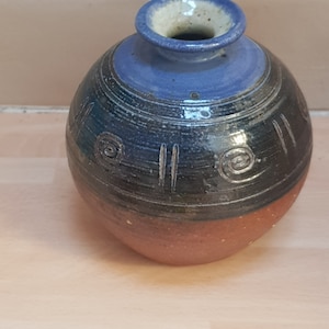 wunderschöne handgemachte Studio Keramik Vase griechischer Stil Curios Folk Art Stück mid century 1960er Jahre