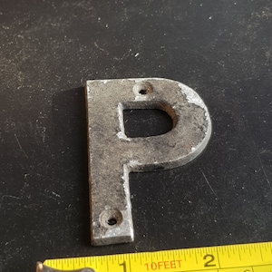 victorian metal enamel lead? initial p font typeface door piece cool 1900s item letter