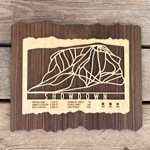 Showdown Montana Ski Decor Gift pour les skieurs et les snowboarders - Ski Art Ski Wall Art pour votre maison de ski