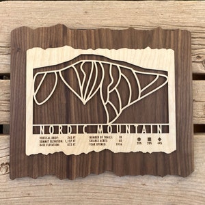 Nordic Mountain Ski Map Art Gift pour les skieurs et les snowboarders - Wisconsin Ski Decor - Skiing Wall Art pour votre maison de ski