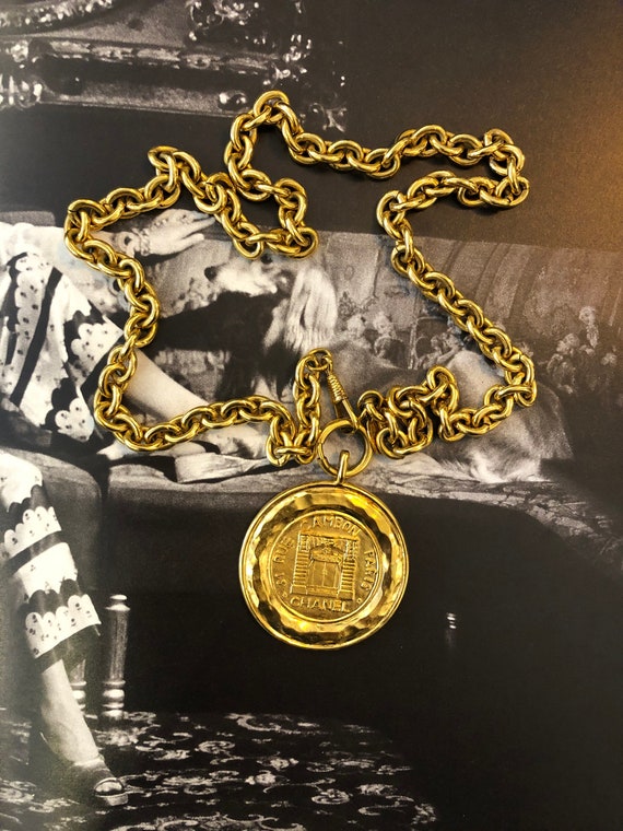 Authentic Vintage CHANEL Gold Plated Big Medallion Charm Chain 