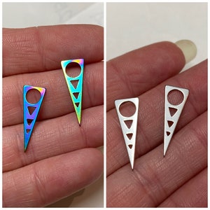 10 ciondoli triangolari in acciaio inossidabile argento o arcobaleno (21519, 21520)