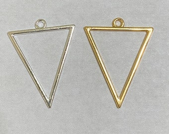 5 Gold or Silver Triangle Pendants 35mm x 27mm (20206-20222)