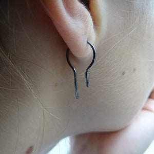 Unisex ear rings, blackend silver ear rings,mens ear rings 画像 2