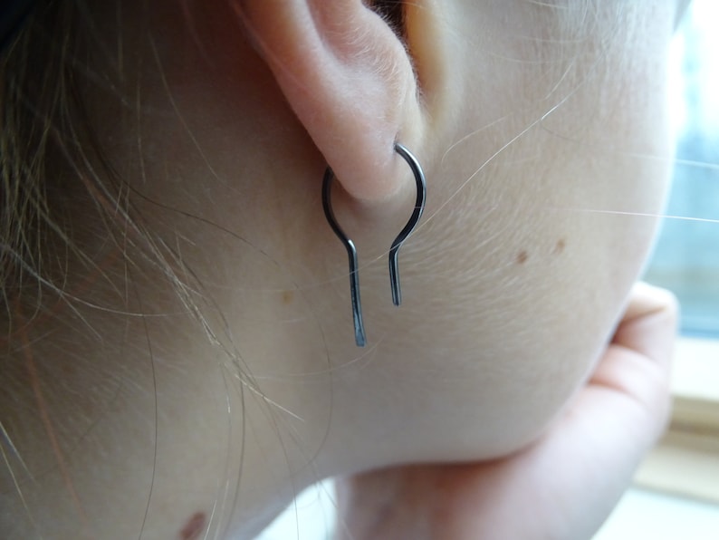 Unisex ear rings, blackend silver ear rings,mens ear rings 画像 2