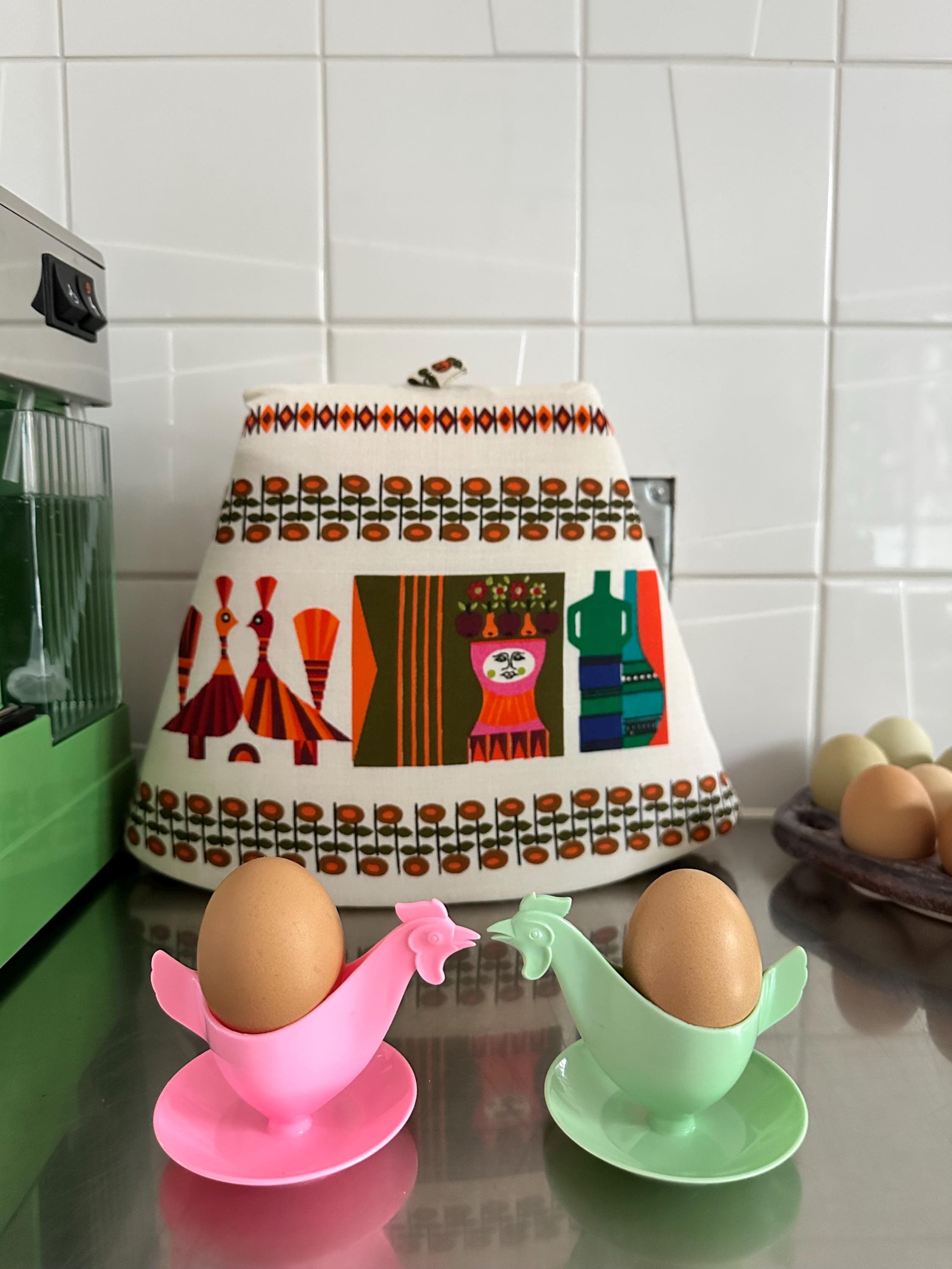 Sonja DDR Set Plastik Eierbecher Huhn Form Vintage Grün Rosa