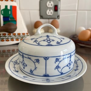 Jäger Eisenberg Original Blau Saks China Round Covered Butter Dish Vintage