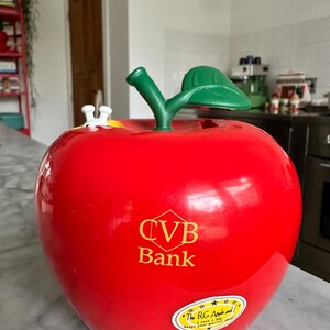 Vintage plastcelluloid röd äpple design myntbank mask CVB-bank
