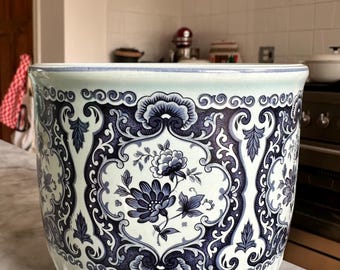 デルフトブルーの花柄陶器プランター：ロイヤルスフィンクス オランダ