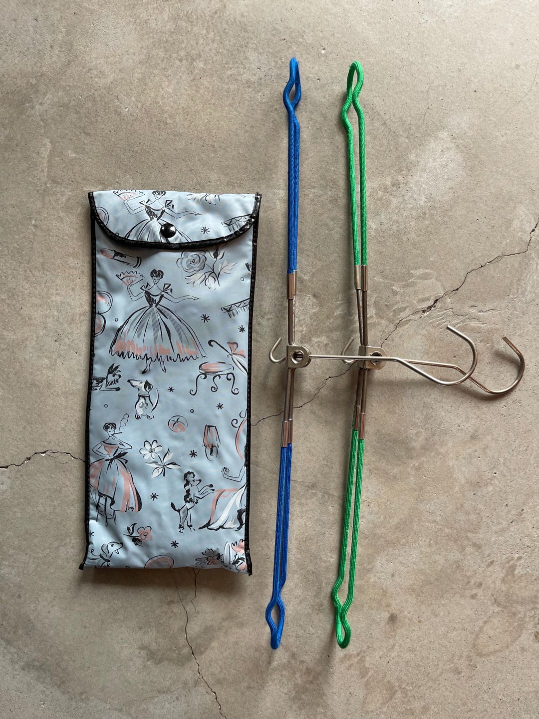 アンティーク1920-30's Folding Hanger2個セット Vintage Folding Travel Coat Hangers 2 With Case Sixties - Etsy