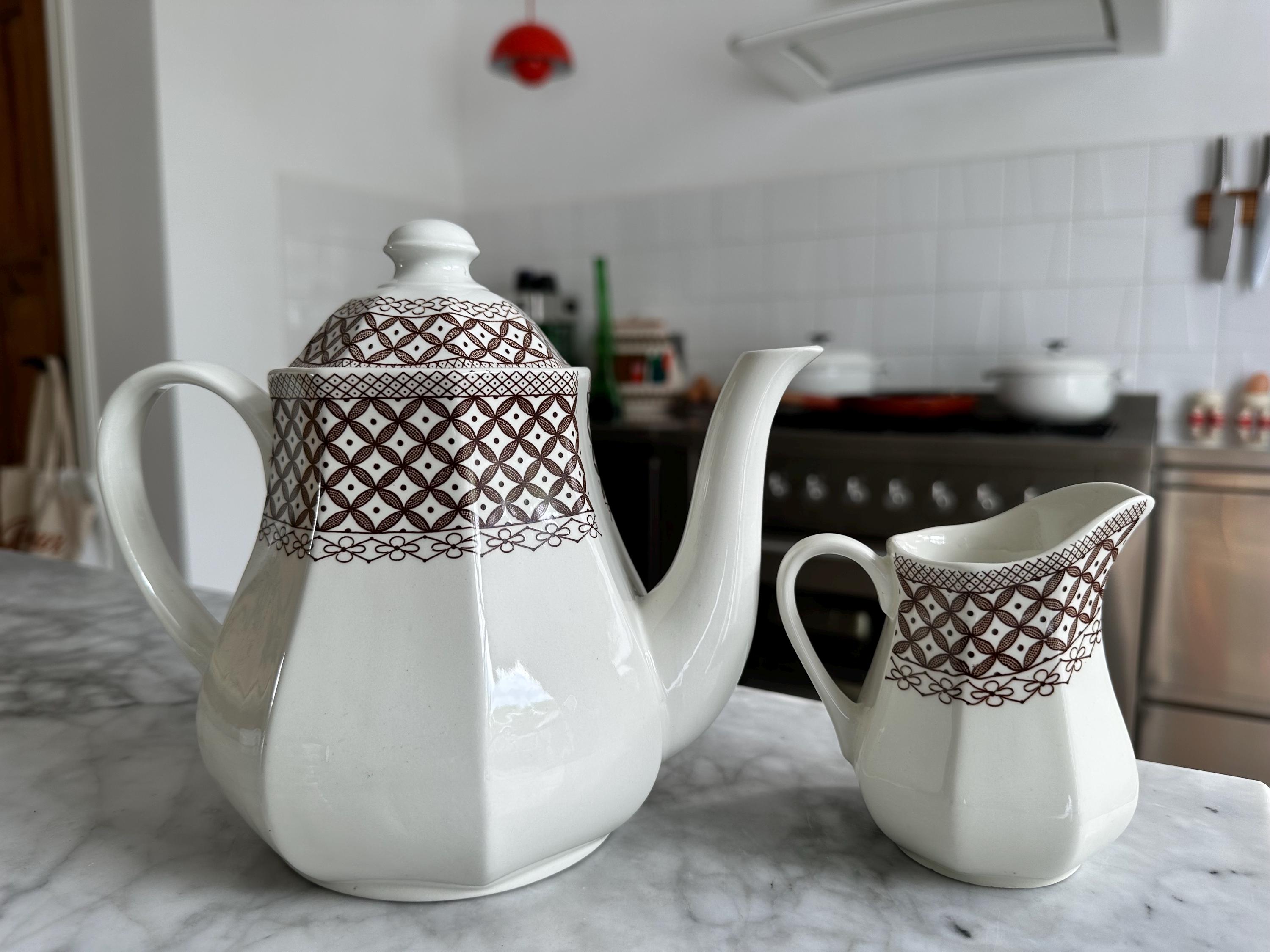 J&G Meakin England Ironstone Royal Staffordshire Liberty Brown