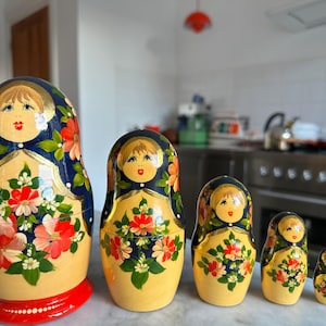Matriochkas Russes Traditionnelles - Poupées Babushka 5 Pièces - Conte Populaire