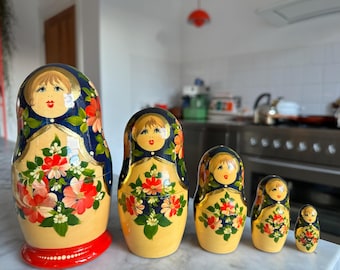 Nestpoppen Matroesjka Baboesjka-pop Stapelpoppen 7 inch Handgeschilderd Russisch
