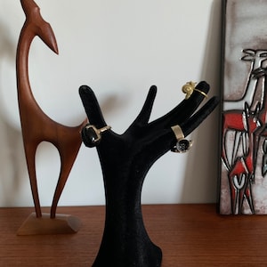 Display hand Ringen vintage zwart fluweel