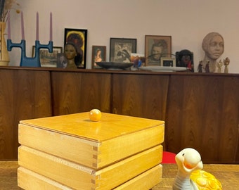 Caja de costura rubia de madera de 3 niveles apilada vintage