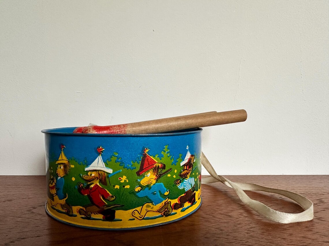 Tin Toy Childs Drum with Sticks Vintage Fifties, foto 2 di 5