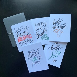 Food Pun Blank Card Set / Carta Originale Per Amico Vegetale disegnato a mano / Carte di compleanno sarcastiche / Bacon / Cavolini di Bruxelles / Kale / Fungo
