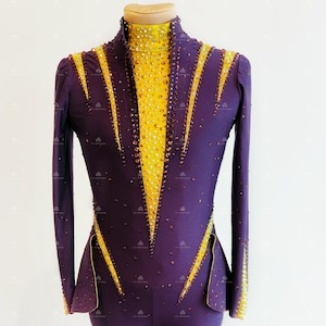 Tuta da pattinaggio su ghiaccio color prugna e oro, costume acrobatico, pattinaggio a rotelle, spettacolo di danza, tuta da tessuti aerei
